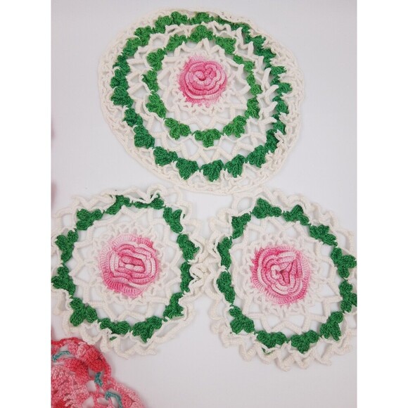 Lot of 5 doilies pink green white 7" - 12" 3 Diminsional Vintage - Picture 4 of 10